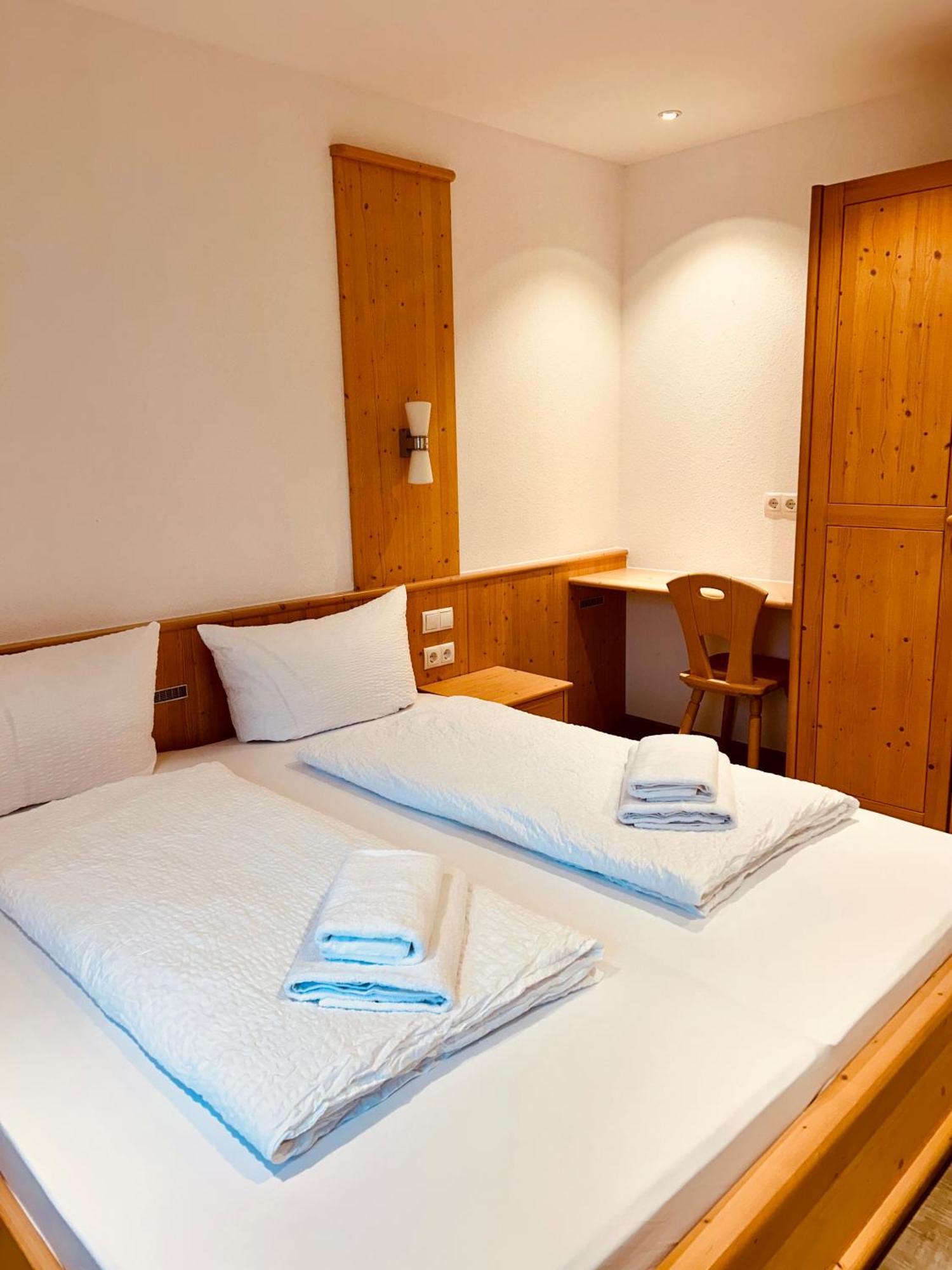 Gaestehaus Spoth Hotel Rust Bagian luar foto