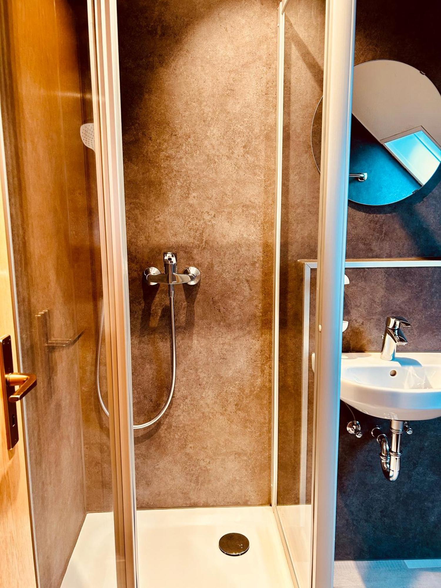 Gaestehaus Spoth Hotel Rust Bagian luar foto