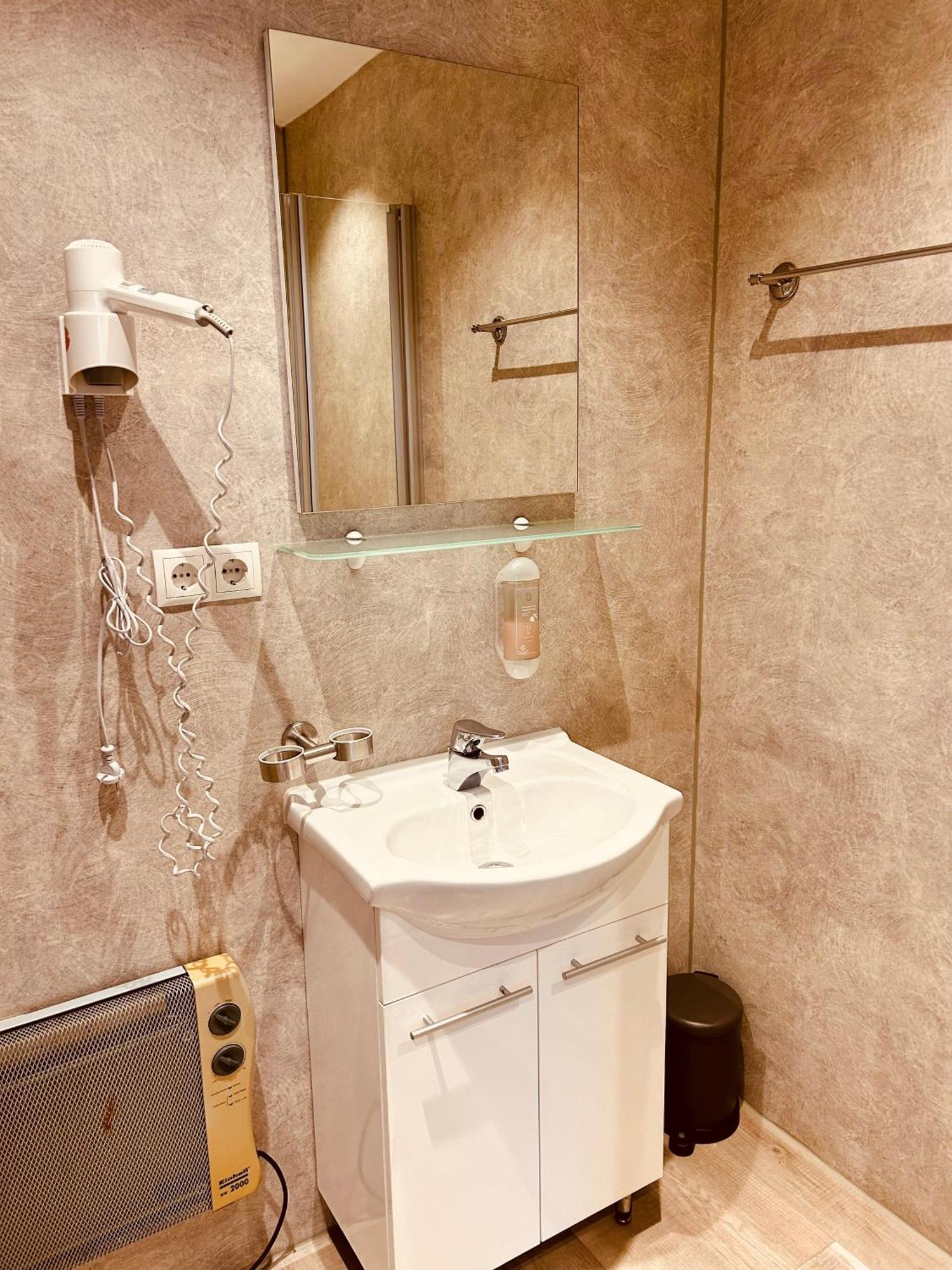 Gaestehaus Spoth Hotel Rust Bagian luar foto